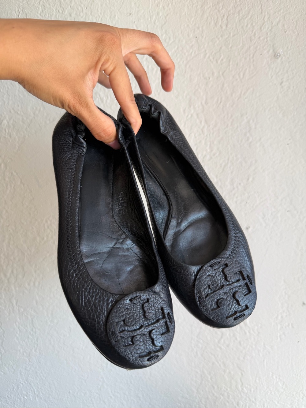 Tory Burch Black Leather Logo Ballet Flats | Corporate Chic